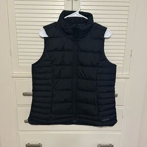 Like new, Land’s End Women’s Puffer Vest, Size Medium, Black.